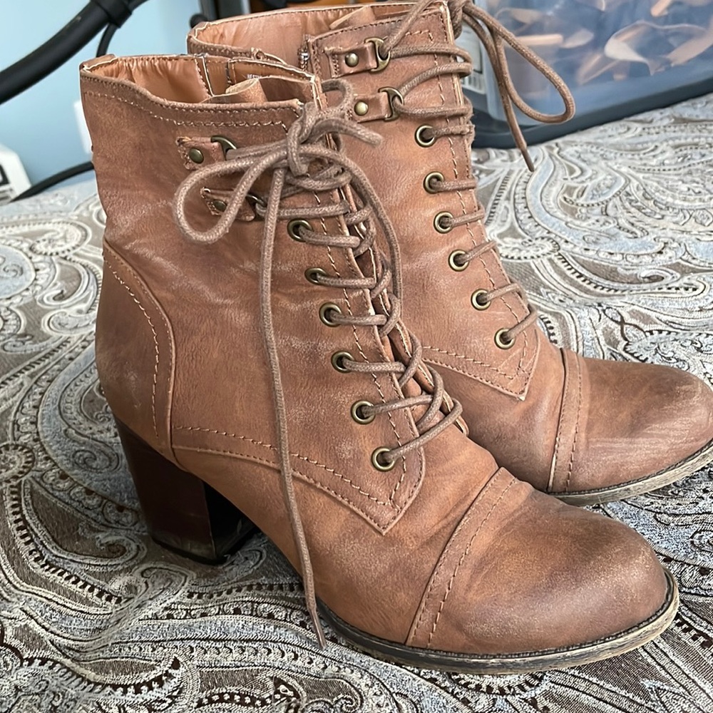 Madden girl laced boots